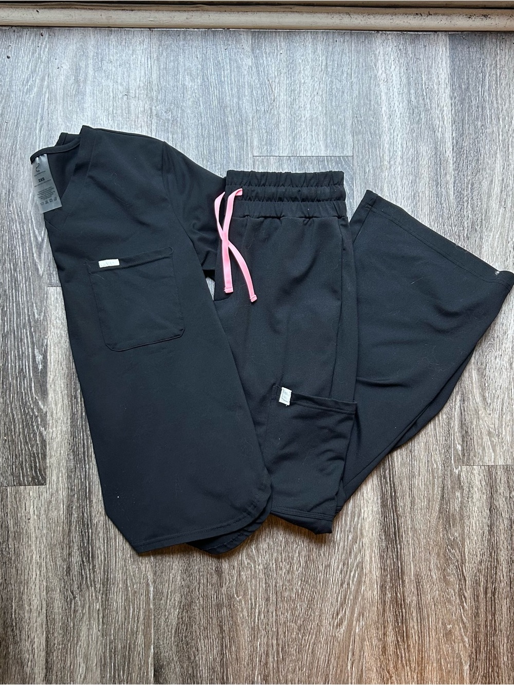 scope scrubs set top and flare pants black xxs